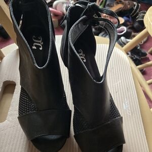 Stylish Black Women's Shoes